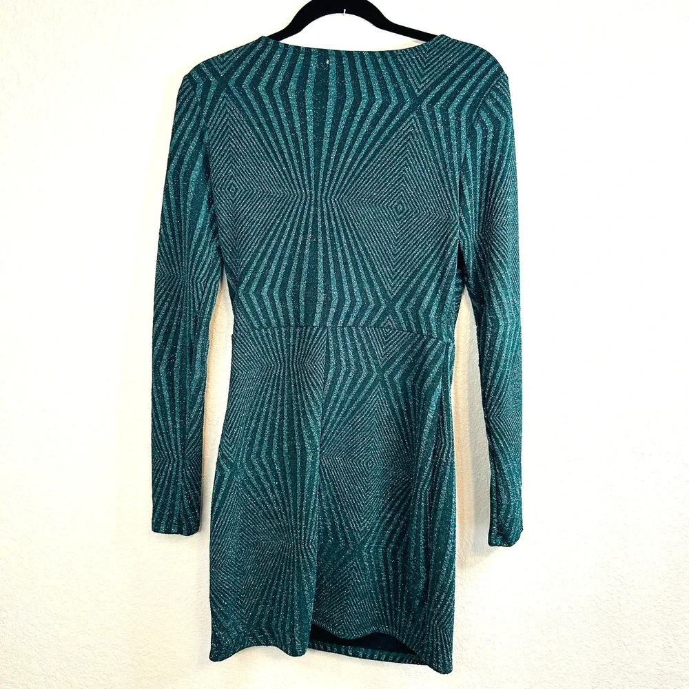 Mi Ami Francesca’s Women's Green Long Sleeve Coral V-Neck Mini Dress Size Medium - Picture 2 of 5